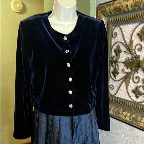 VTG Jessica Howard Elegant Black Velvet Dress/ Jacket  Button Details Sz 10P - Picture 2 of 16